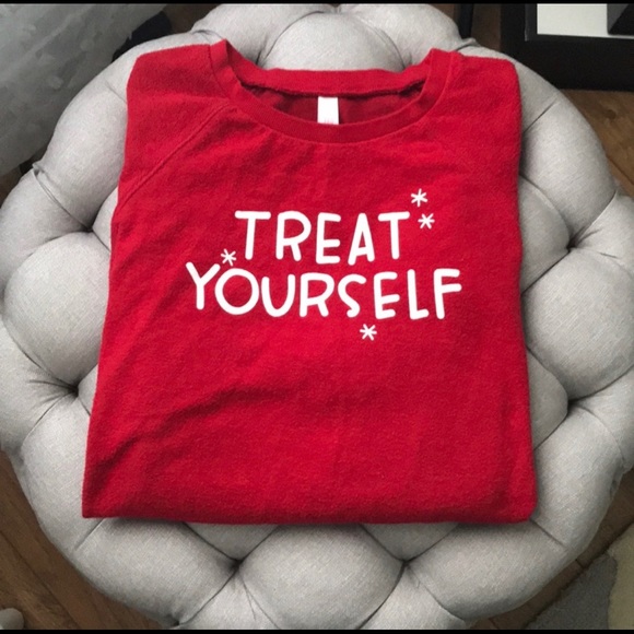 Xhilaration Treat Yourself Christmas Pajama Set: Top, Shorts, & Hat - Picture 3 of 16